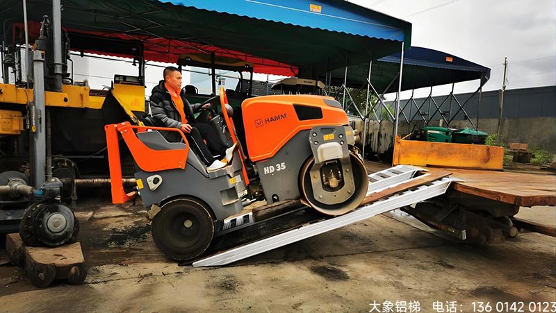 河源“铝”行安全，稳收每一粒——收割机铝合金爬梯安全使用全攻略